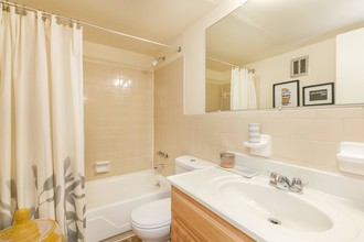 Oyster Point Apartments in Newport News, VA - Building Photo - Building Photo