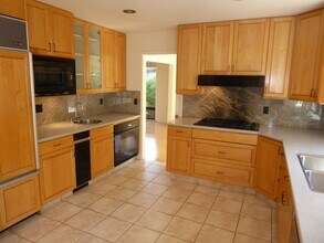 51 Meadowood Dr in Larkspur, CA - Building Photo - Building Photo