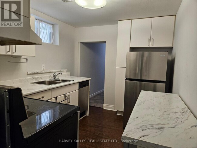 85 Lanark Ave in Toronto, ON - Building Photo - Building Photo