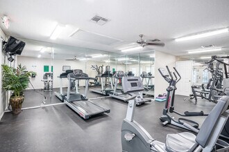 Broadwater in Galveston, TX - Building Photo - Interior Photo