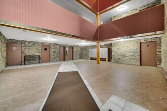 8936 N Parkside Ave in Des Plaines, IL - Building Photo - Building Photo