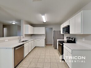3229 Sunshine Way in Lancaster, TX - Foto de edificio - Building Photo