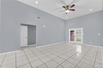4621 W Maple Ave in McAllen, TX - Foto de edificio - Building Photo