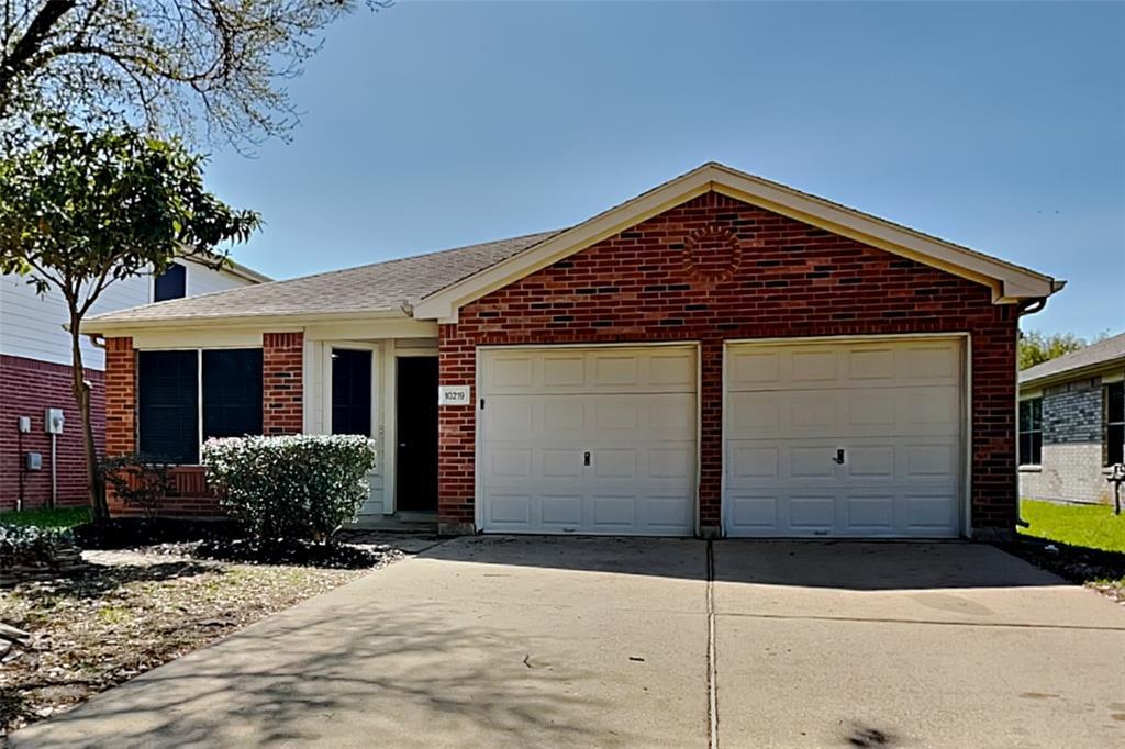 10219 E Summit Canyon Dr in Houston, TX - Building Photo