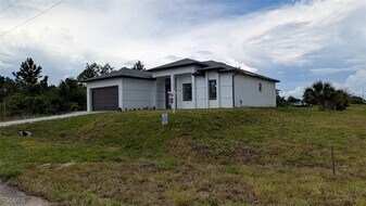 3302 E 18th St in Lehigh Acres, FL - Building Photo