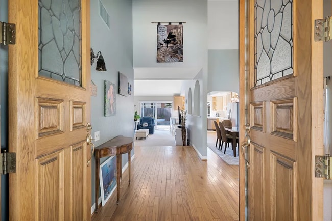 2802 E Sierra Dr in Westlake Village, CA - Foto de edificio - Building Photo