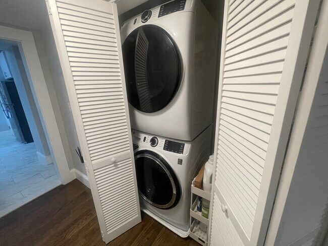 60 Longwood Ave, Unit 1 in Brookline, MA - Foto de edificio - Building Photo