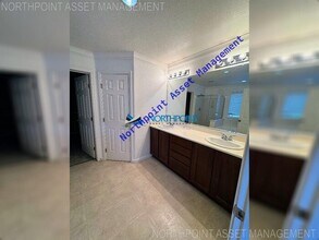 1888 Spaletta Way in Sacramento, CA - Building Photo - Building Photo