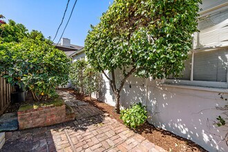 2325 Russell St, Unit A in Berkeley, CA - Building Photo - Building Photo