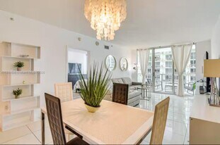 1750 N Bayshore Dr in Miami, FL - Building Photo