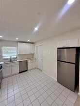 4218 Des Moines St NE in St. Petersburg, FL - Building Photo - Building Photo