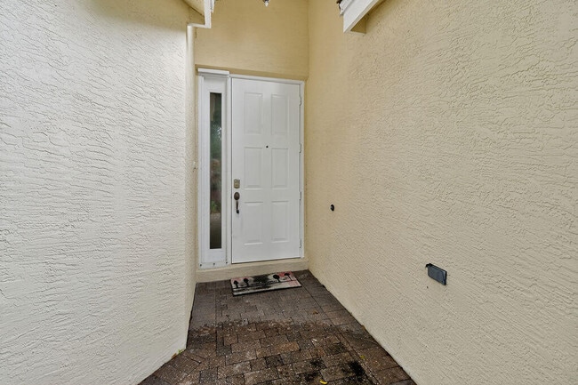 212 Berenger Walk in Royal Palm Beach, FL - Building Photo - Building Photo