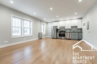 1944 W Wilson Ave, Unit 3L in Chicago, IL - Building Photo