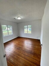 1045 E Lake Parker Dr in Lakeland, FL - Building Photo - Building Photo