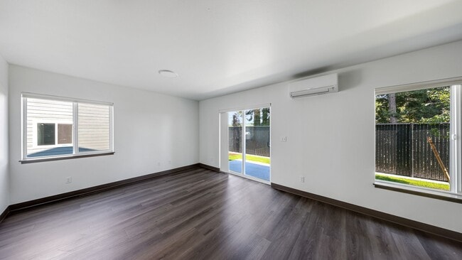 120 NE 10th Ave in Oak Harbor, WA - Building Photo - Building Photo