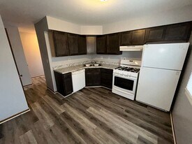 9116-9118 Broadway Dr in Sturtevant, WI - Building Photo