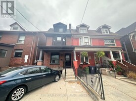 859 1/2 Bathurst St