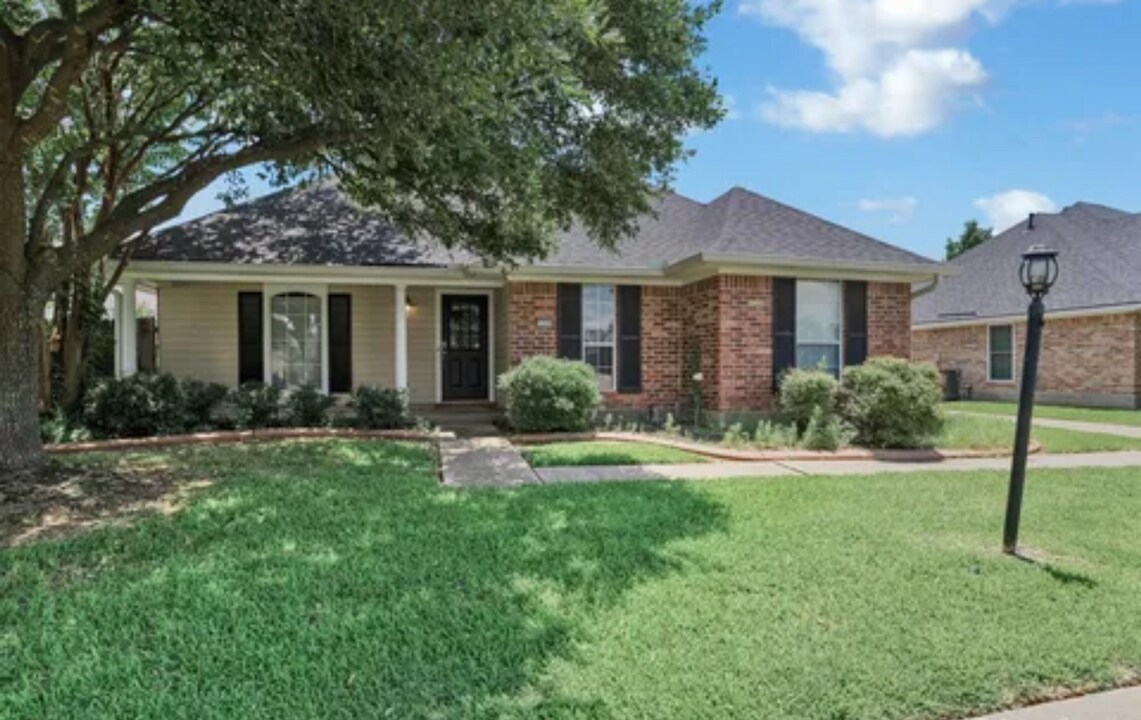 3206 Hanover Ct in Bossier City, LA - Building Photo