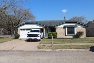 1217 Brookhollow Dr in Deer Park, TX - Building Photo