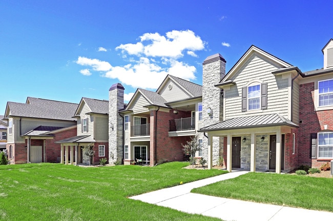 Parkways of Auburn Hills in Auburn Hills, MI - Building Photo - Building Photo