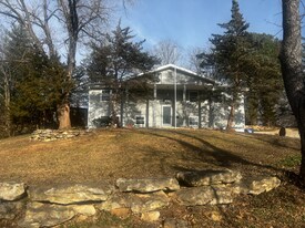 1054 Wellington Rd in Lawrence, KS - Building Photo