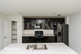 1141 Crestview Dr in Hutchins, TX - Foto de edificio - Building Photo