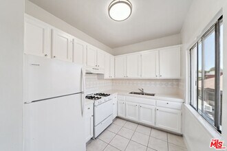 1267 Vin Scully Ave in Los Angeles, CA - Building Photo - Building Photo