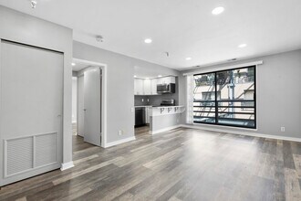 3 N Christopher Columbus Blvd in Philadelphia, PA - Building Photo - Building Photo