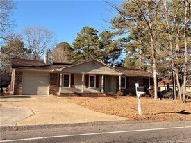 7098 Calamar Dr in Fayetteville, NC - Building Photo