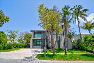 735 Fernwood Rd in Key Biscayne, FL - Building Photo - Building Photo
