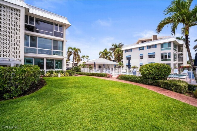 property at 2100 Gulf Shore Blvd N