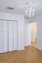 8742 SW 158th Pl in Miami, FL - Foto de edificio - Building Photo