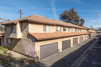 16590 Terrace LN in Fontana, CA - Building Photo - Building Photo