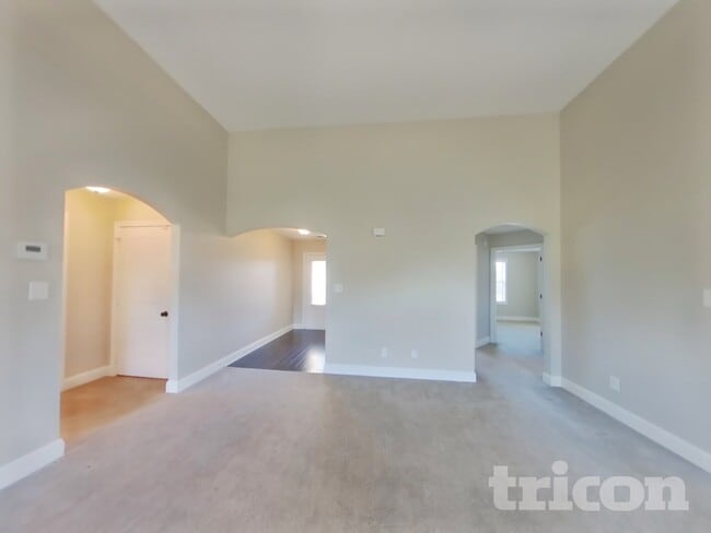 1041 Charles Thomas Dr in Clarksville, TN - Building Photo - Building Photo