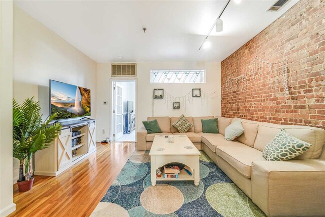 811 Willow Ave in Hoboken, NJ - Building Photo - Building Photo