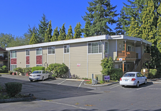 Erwin Estates Apartments in Everett, WA - Building Photo - Building Photo