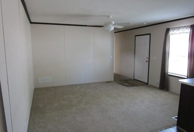 415 Deerfield Ln in Columbus, MI - Foto de edificio - Building Photo