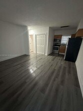 2617 NW 23rd Ave in Miami, FL - Foto de edificio - Building Photo