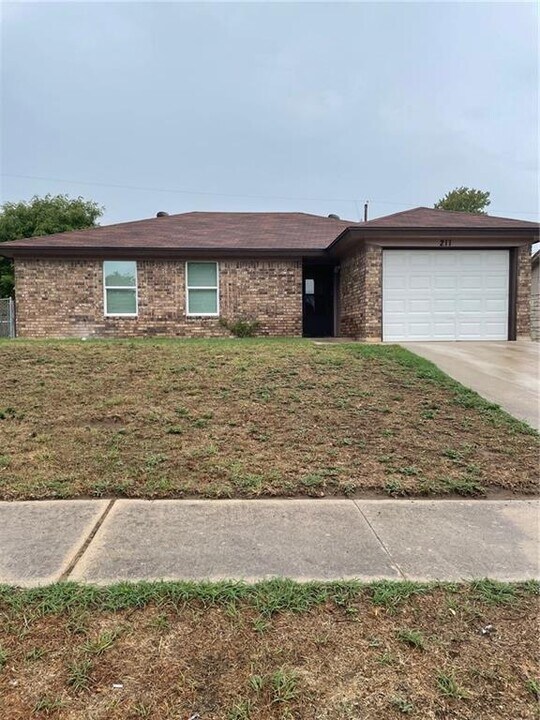 211 Spur Dr in Copperas Cove, TX - Building Photo