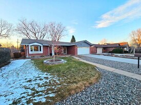 2025 Lee St in Lakewood, CO - Building Photo