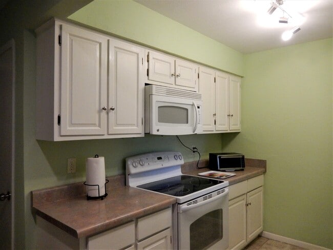 9106 Emberglow Ln, Unit Whole house in Dallas, TX - Foto de edificio - Building Photo