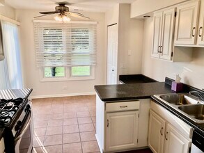 1426 Clairmont Ct in Vernon Hills, IL - Building Photo - Building Photo