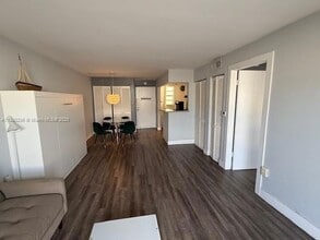 1615 Meridian Ave, Unit 303 in Miami Beach, FL - Building Photo - Building Photo