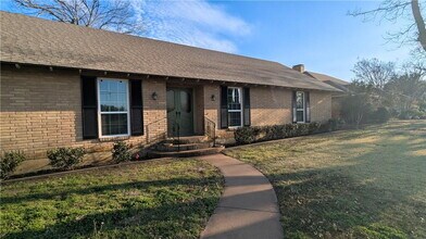 1122 W 6th St in McGregor, TX - Building Photo - Building Photo