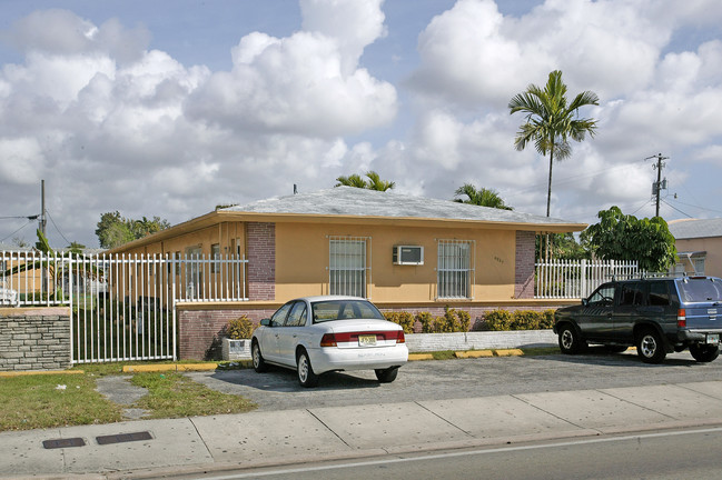 4029 W Flagler St in Miami, FL - Building Photo - Building Photo