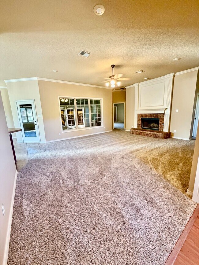 5901 94th St in Lubbock, TX - Foto de edificio - Building Photo