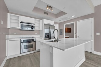 888 Biscayne Blvd, Unit 1710 in Miami, FL - Building Photo - Building Photo