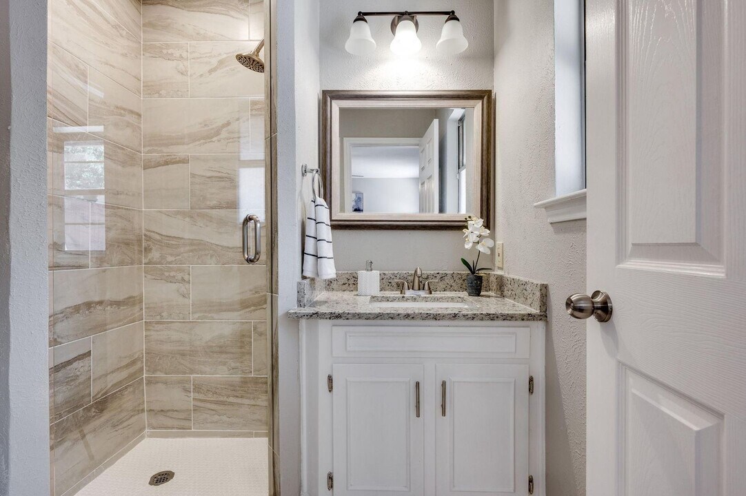 724 Toni Dr in Hurst, TX - Building Photo