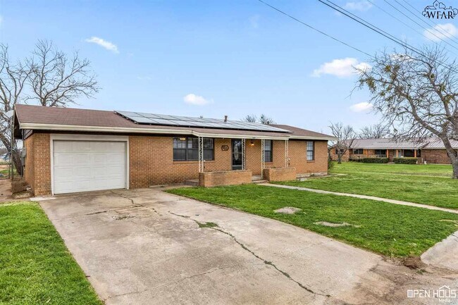 109 E Maple St in Holliday, TX - Building Photo - Building Photo