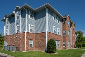 Alston Lake Apartments in North Charleston, SC - Building Photo - Building Photo